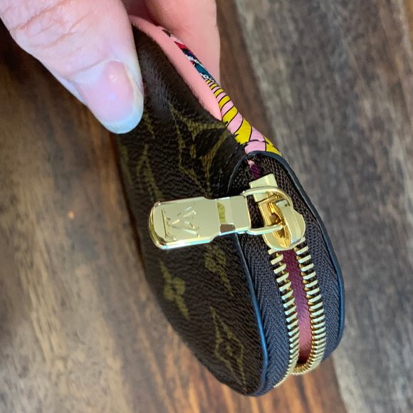 LOUIS VUITTON Vivienne Swing Round Coin Purse - Picture 5 of 8